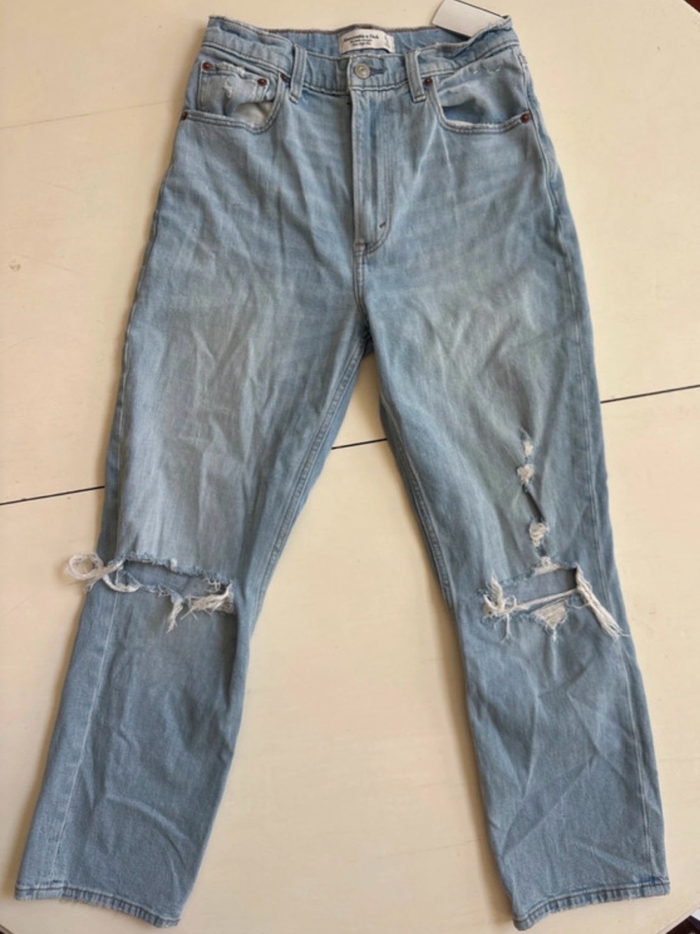 Abercrombie & Fitch Light Blue Distressed Women’s Jeans size 27/4